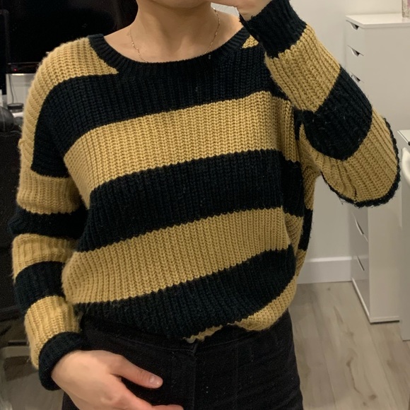 FOREVER 21 Sweater tan and black (S) - Picture 1 of 4